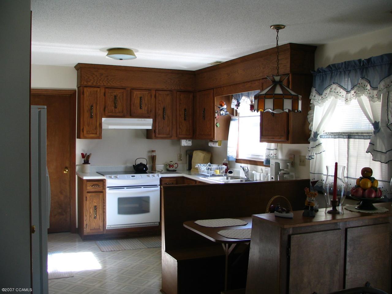 3405 Country Club Road Morehead City, NC 28557 - Photo 5 of 12 Kitchen 1
