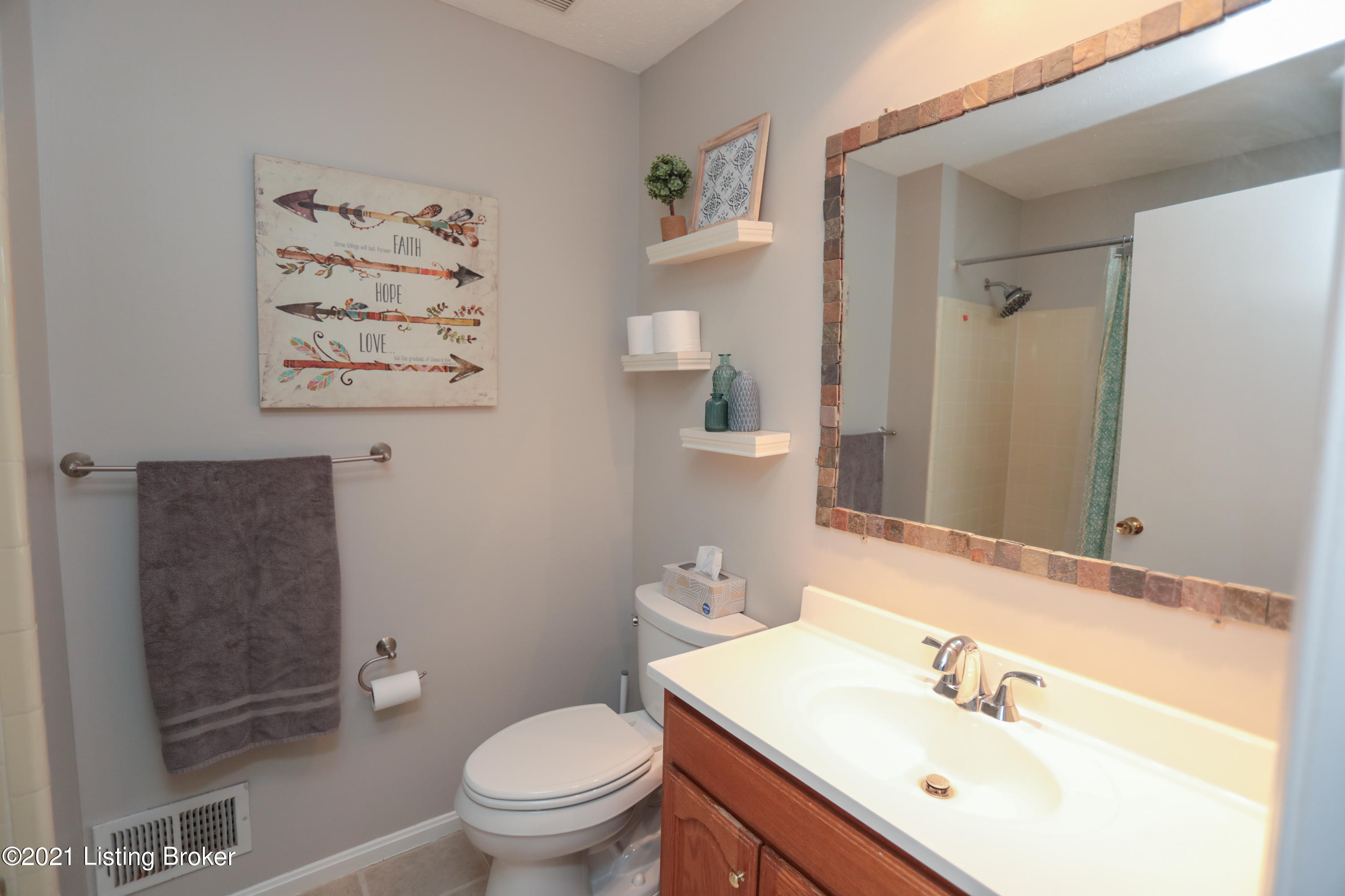 8208 Rochelle Road Louisville, KY 40228 - Photo 7 of 22 Rochelle-111