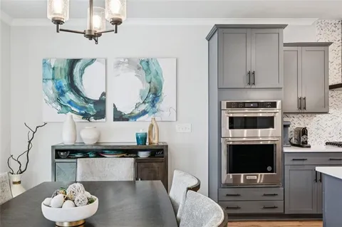 a view of a house with backyard and porch