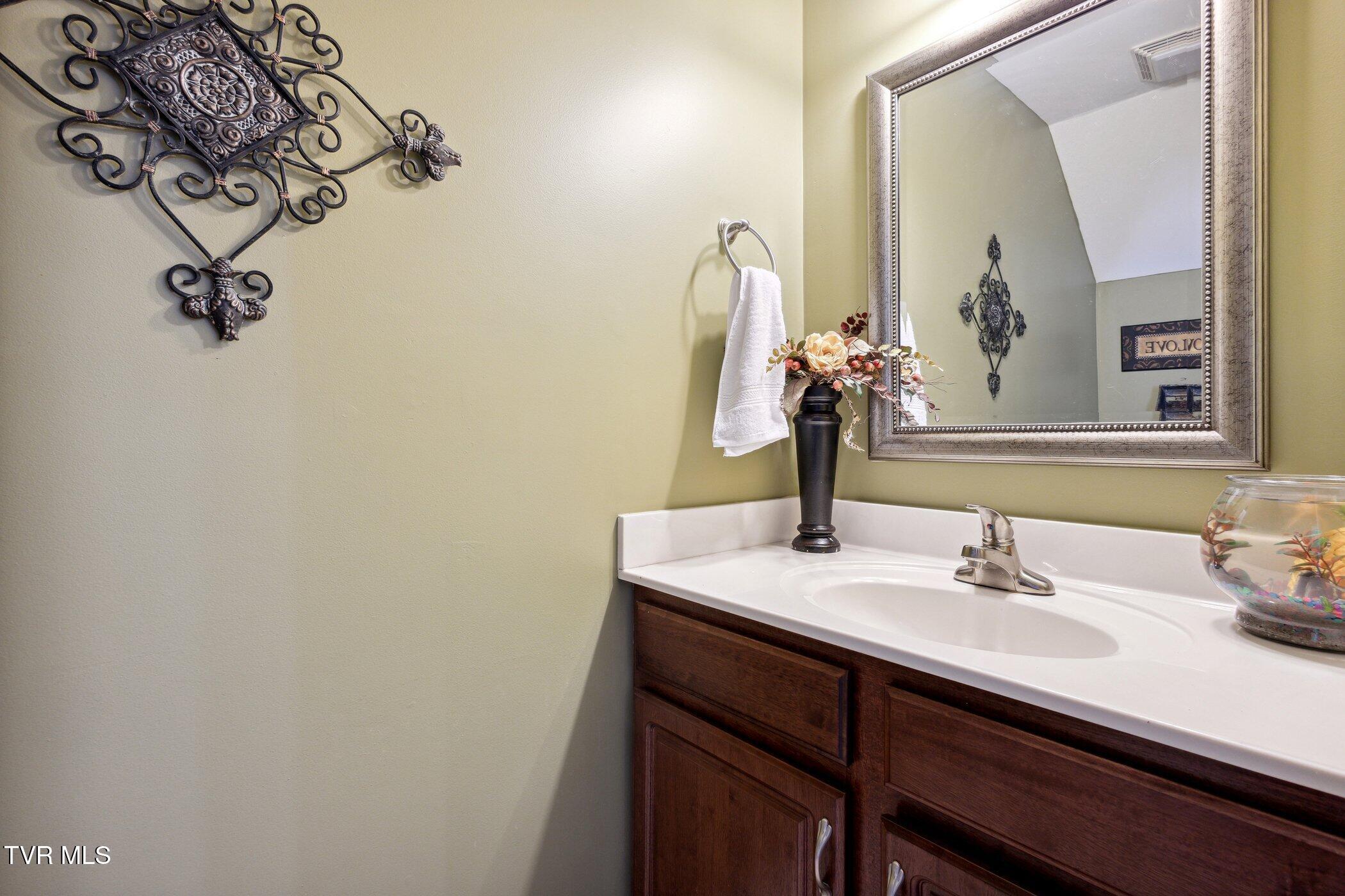 1824 King College Road, Unit F4 Bristol, TN 37620 - Photo 4 of 32 1824-King-College-Rd-unit-f4-Bristol-TN-