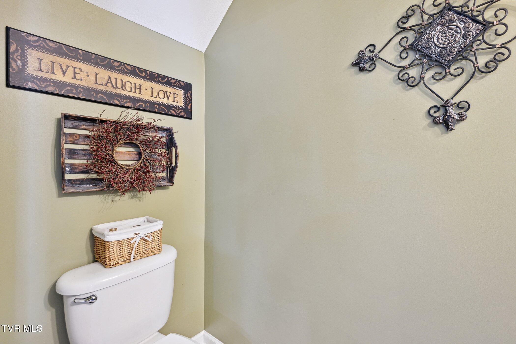 1824 King College Road, Unit F4 Bristol, TN 37620 - Photo 5 of 32 1824-King-College-Rd-unit-f4-Bristol-TN-