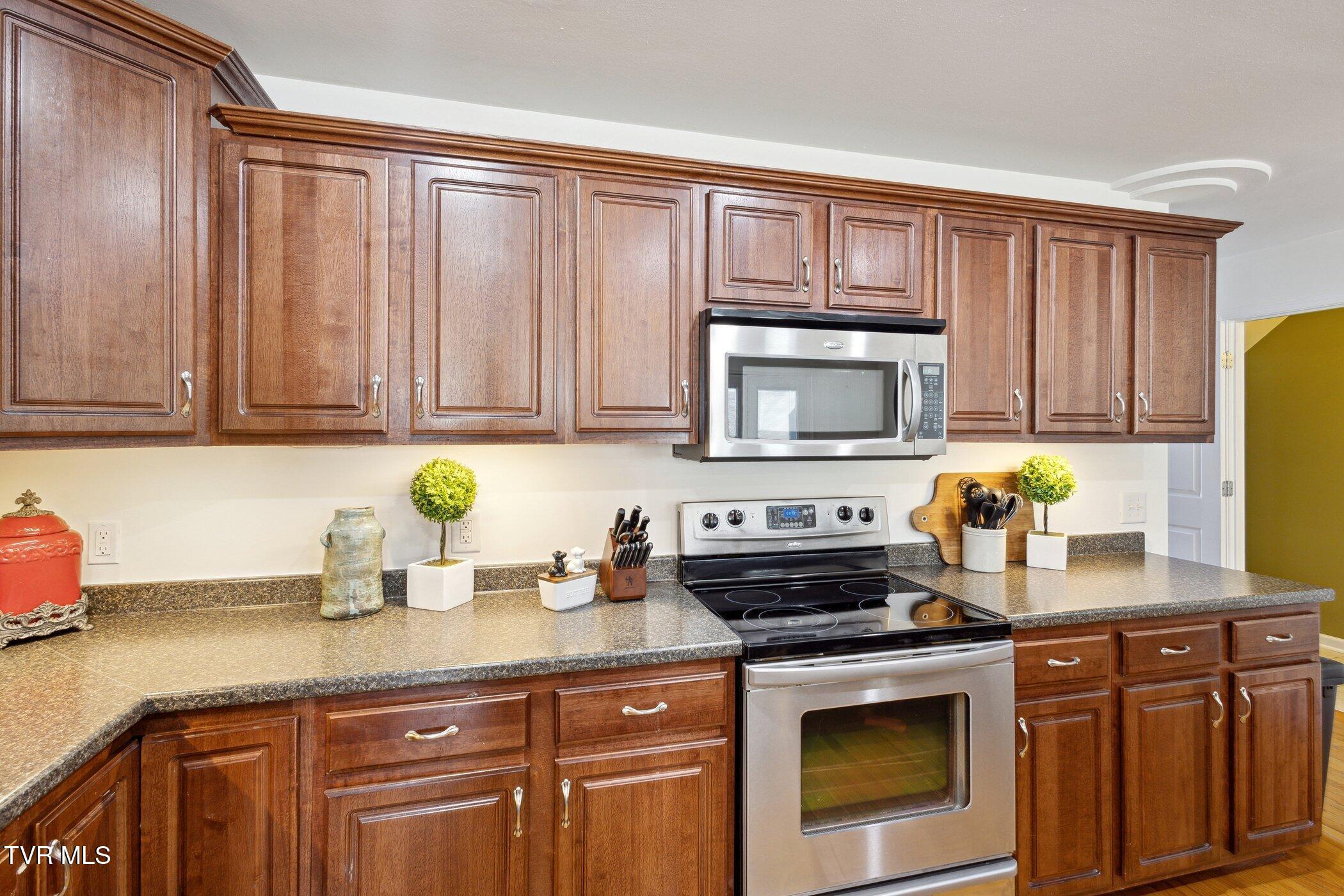 1824 King College Road, Unit F4 Bristol, TN 37620 - Photo 6 of 32 1824-King-College-Rd-unit-f4-Bristol-TN-