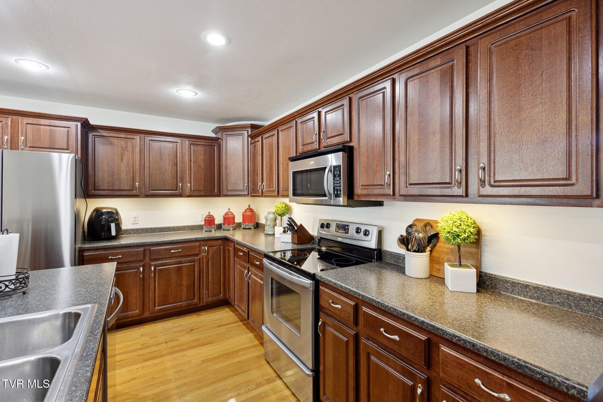 1824 King College Road, Unit F4 Bristol, TN 37620 - Photo 7 of 32 1824-King-College-Rd-unit-f4-Bristol-TN-