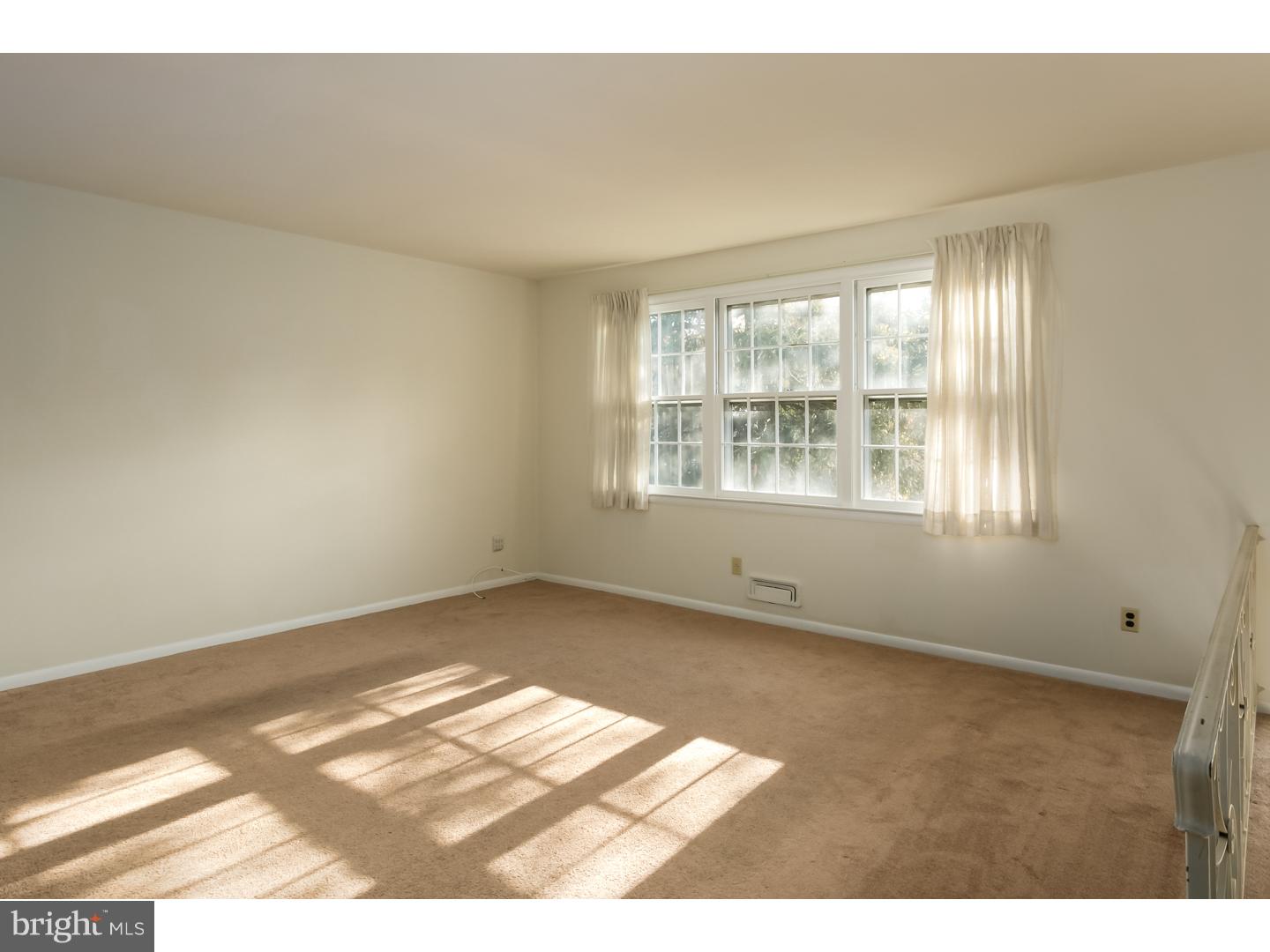 209 Winston Road Mount Laurel, NJ 08054 - Photo 5 of 25 Living Room