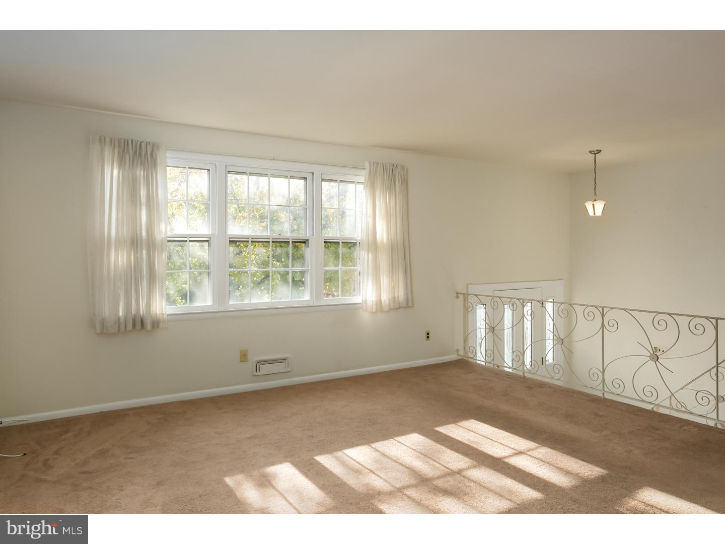 209 Winston Road Mount Laurel, NJ 08054 - Photo 6 of 25 Living Room