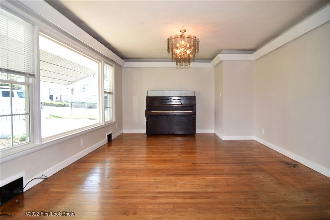 41 Mathias Avenue Tiverton, RI 02878 - Photo 4 of 38 Gallery Image 4