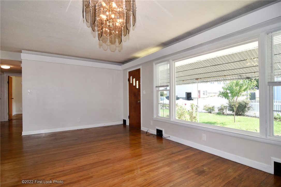 41 Mathias Avenue Tiverton, RI 02878 - Photo 5 of 38 Gallery Image 5