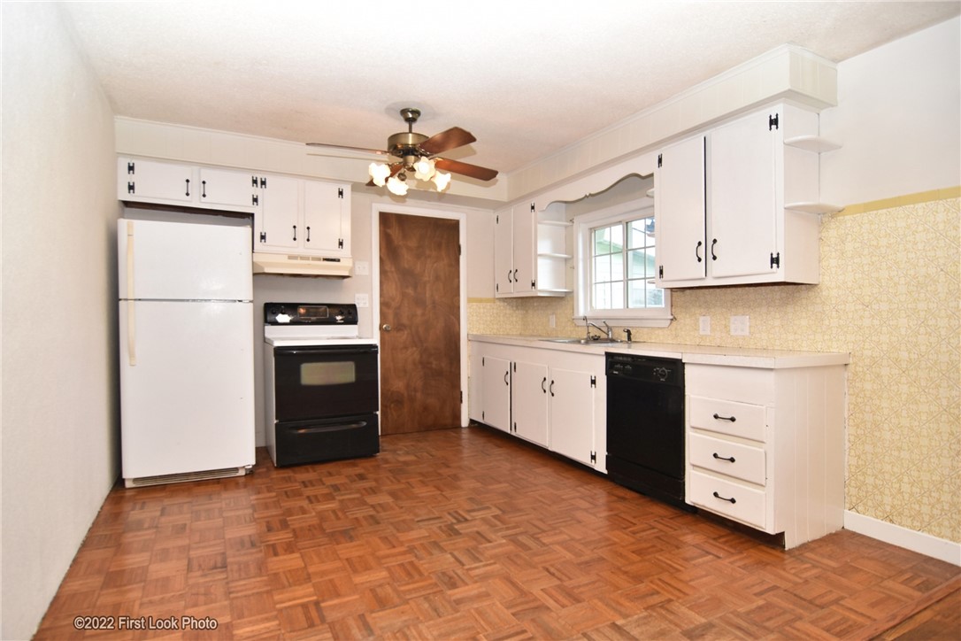 41 Mathias Avenue Tiverton, RI 02878 - Photo 10 of 38 Gallery Image 10
