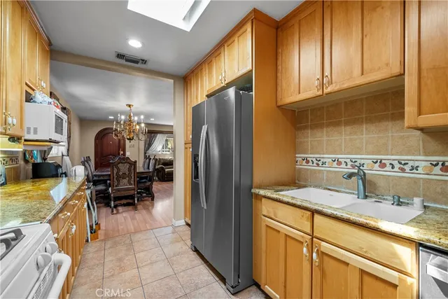 $875,000 | 7300 Sylvia Avenue, Reseda, CA 91335