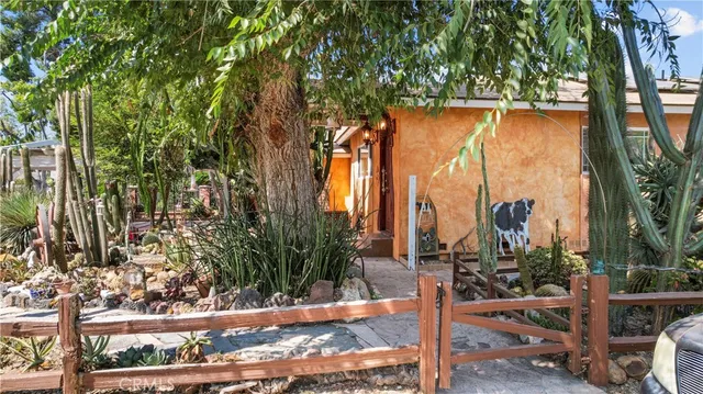 $875,000 | 7300 Sylvia Avenue, Reseda, CA 91335