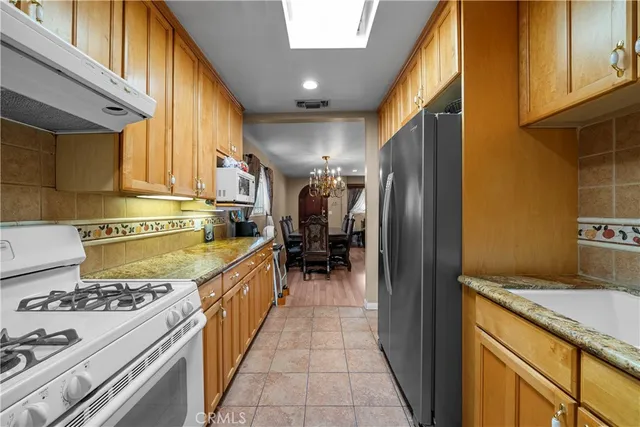 $875,000 | 7300 Sylvia Avenue, Reseda, CA 91335