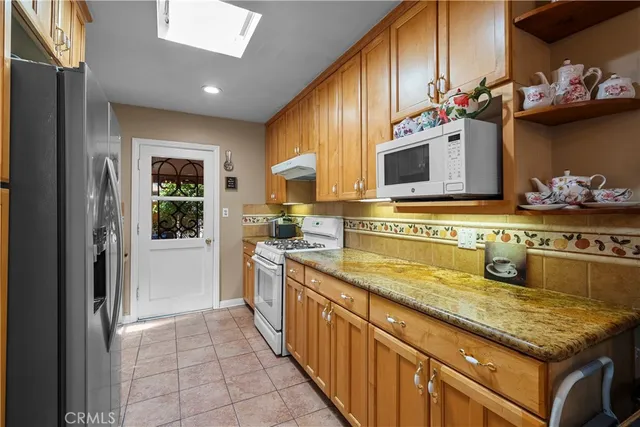 $875,000 | 7300 Sylvia Avenue, Reseda, CA 91335