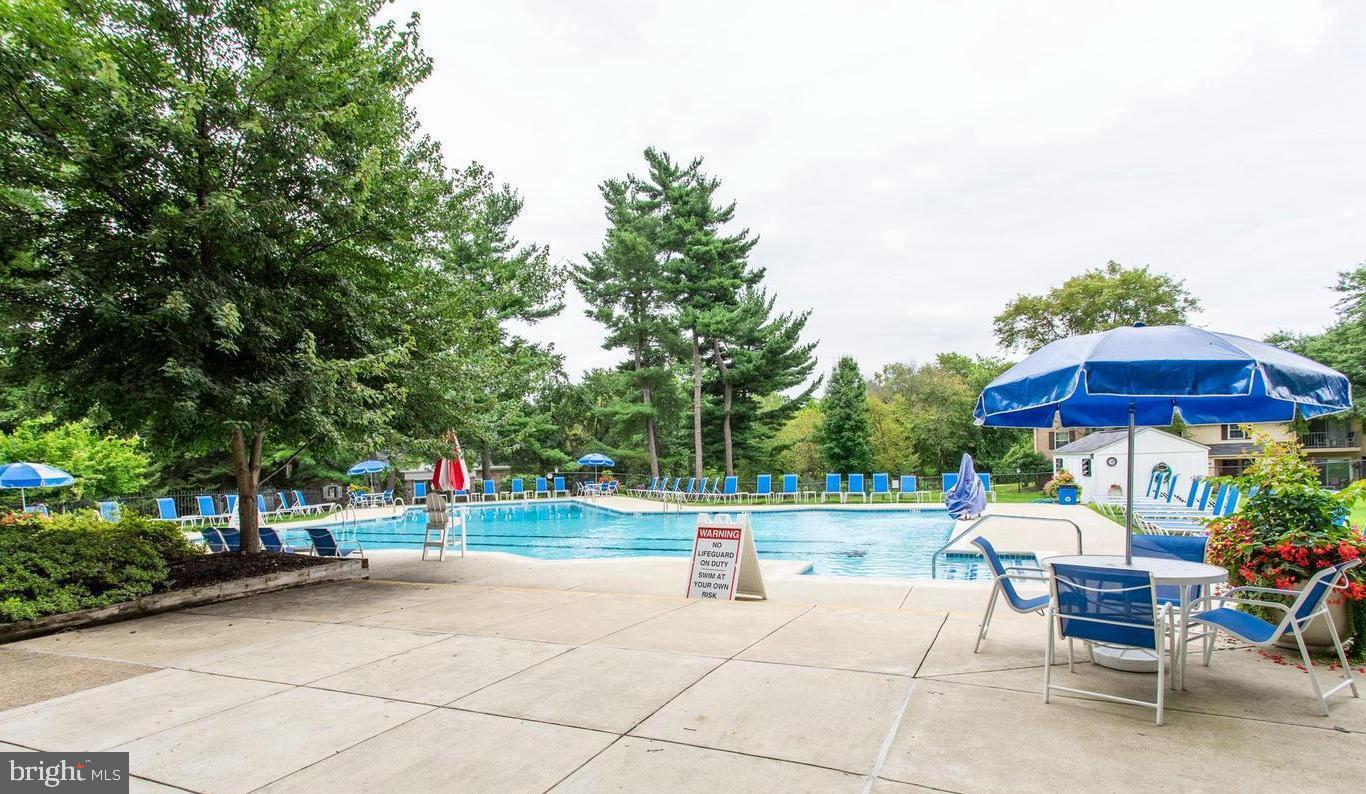 421 Old Forge Crossing Devon, PA 19333 - Photo 4 of 14