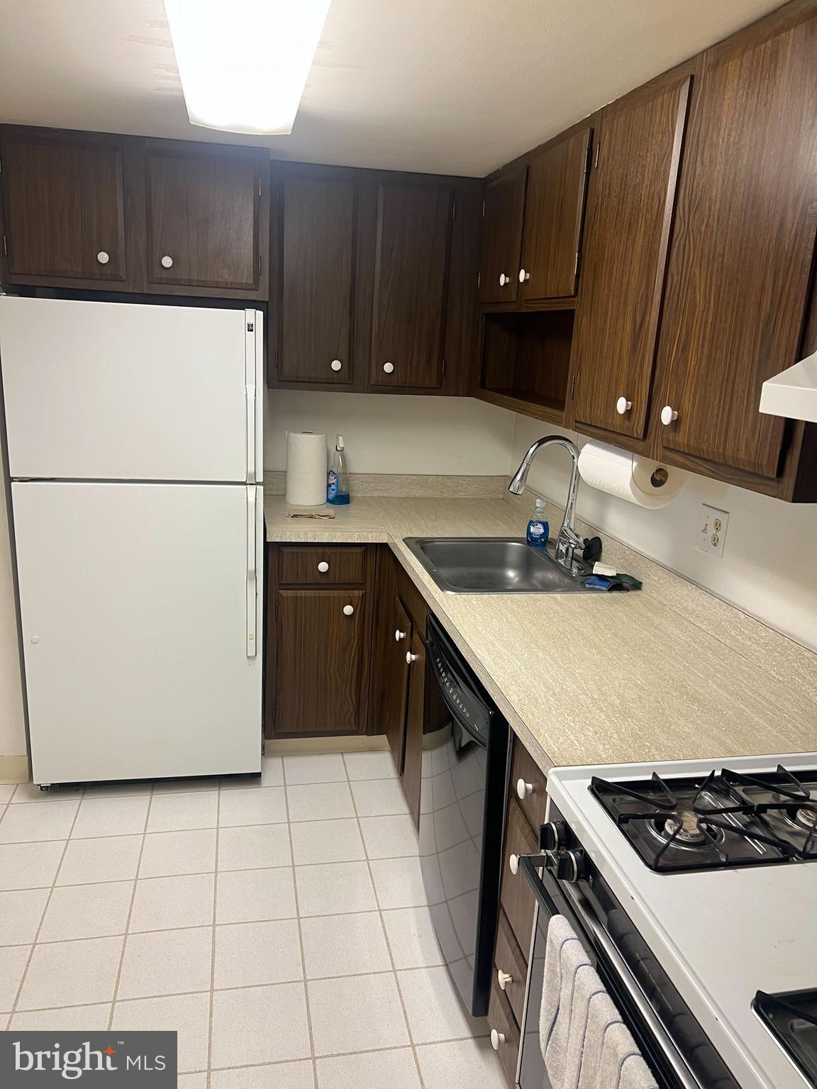 421 Old Forge Crossing Devon, PA 19333 - Photo 8 of 14