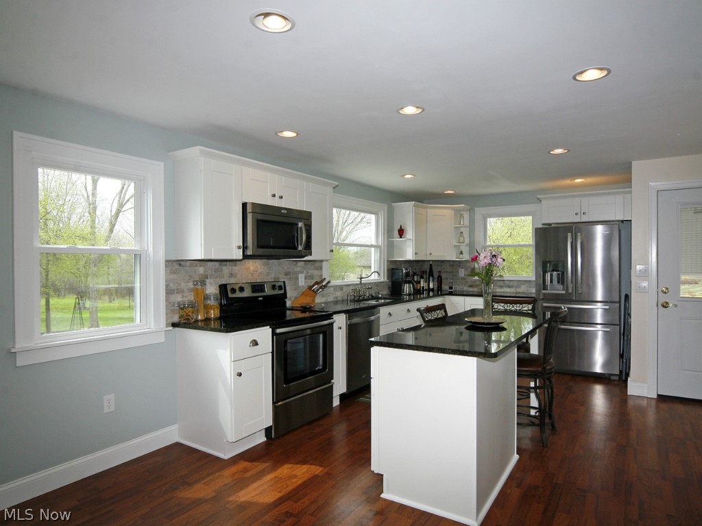9662 Johnnycake Ridge Road Mentor, OH 44060 - Photo 2 of 25 Gallery Image 2