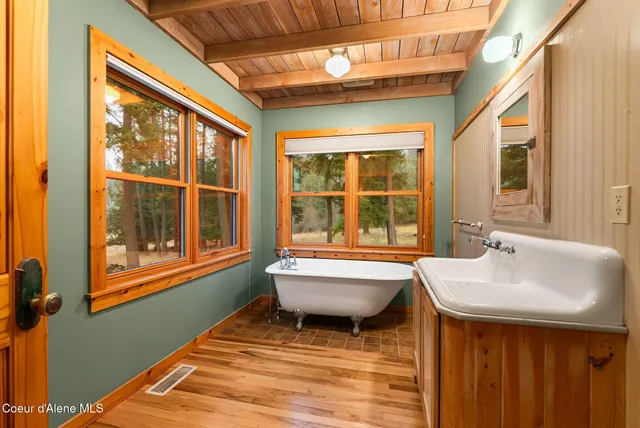 $799,000 | 2995 East Dufort Road, Sagle, ID 83860