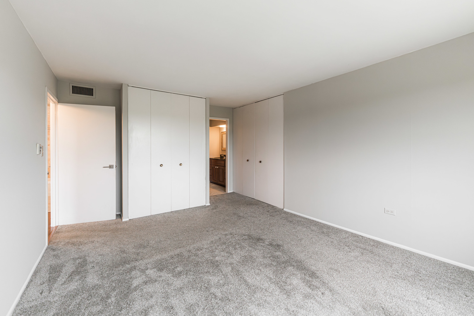 141 North La Grange Road, Unit 601 La Grange, IL 60525 - Photo 12 of 25