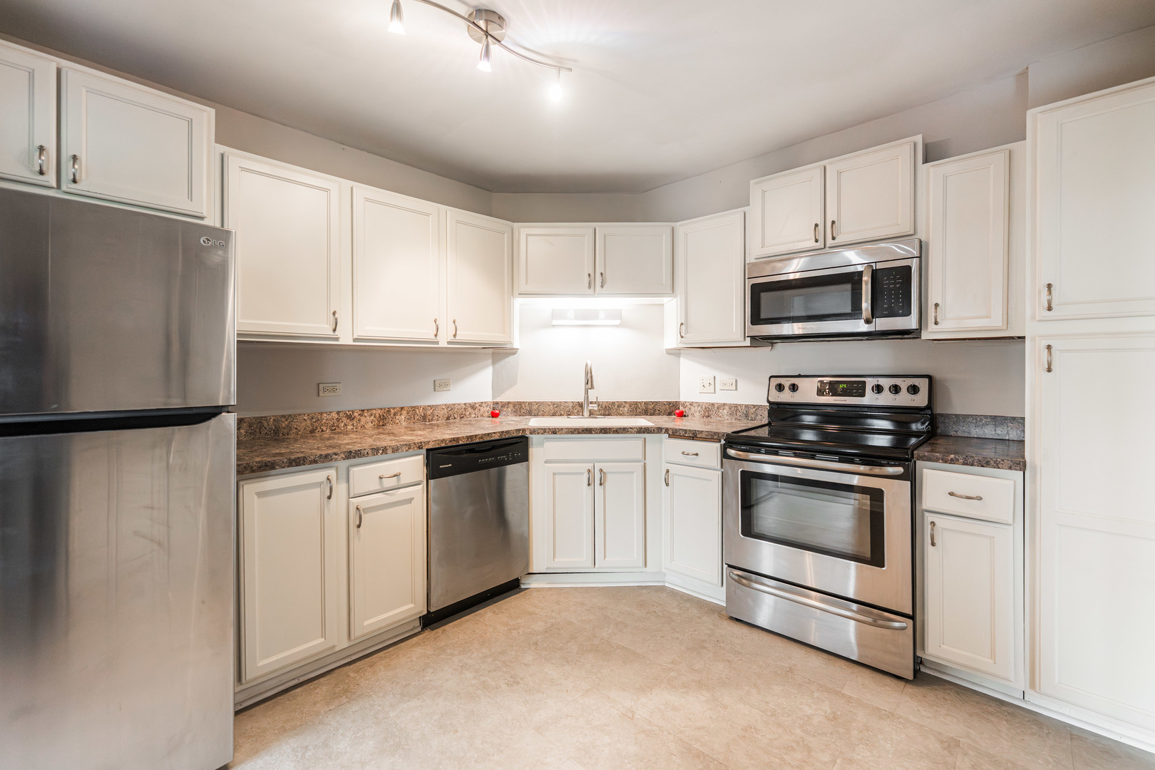 141 North La Grange Road, Unit 601 La Grange, IL 60525 - Photo 7 of 25