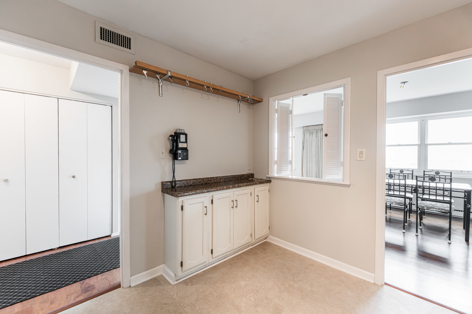 141 North La Grange Road, Unit 601 La Grange, IL 60525 - Photo 9 of 25