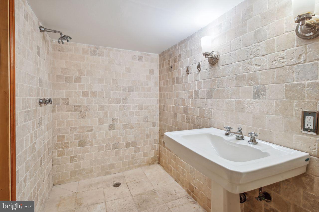 421 G Street Northeast Washington, DC 20002 - Photo 28 of 36 Gallery Image 28