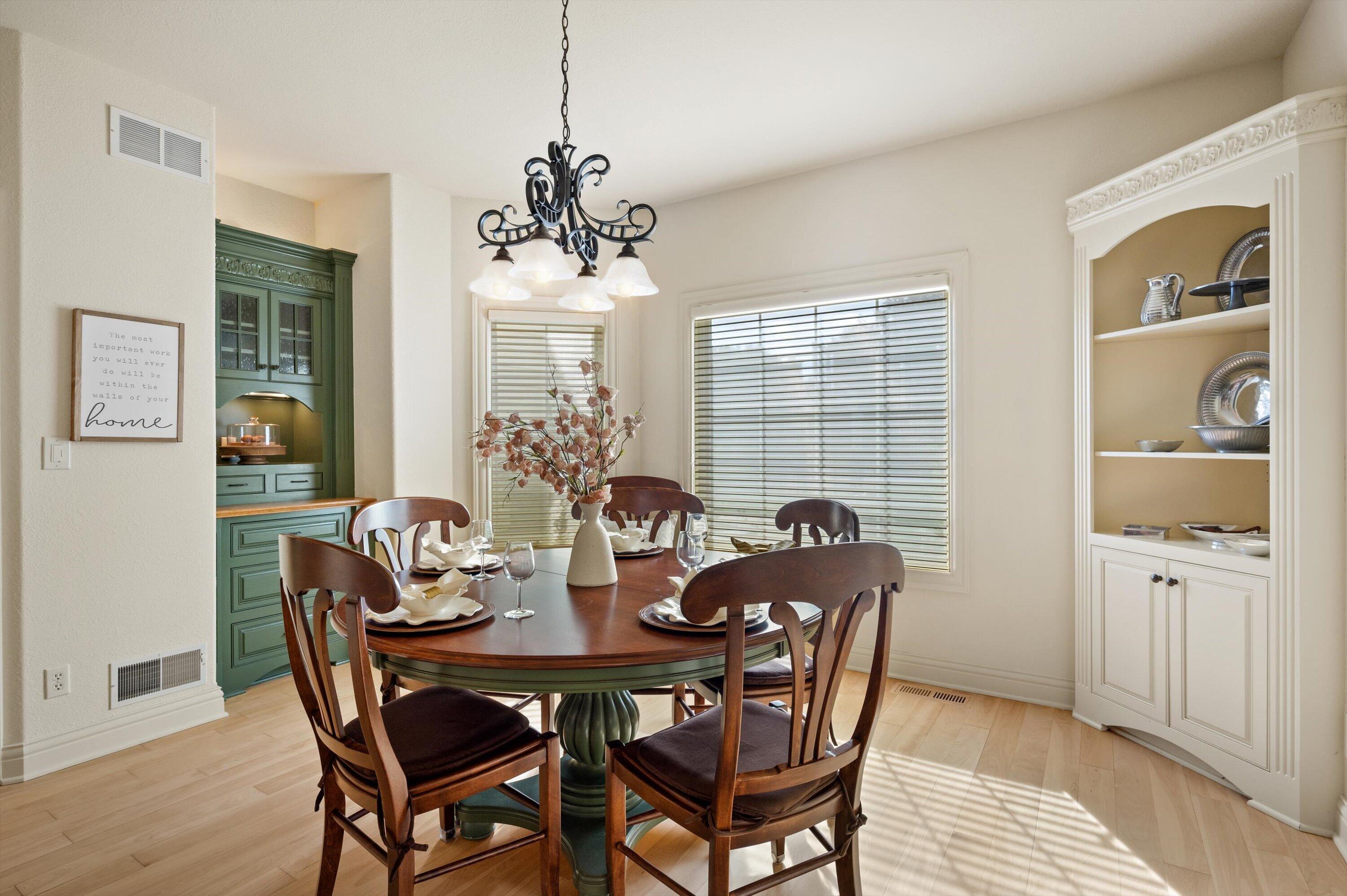 264 Steeple Pointe Circle Delafield, WI 53018 - Photo 18 of 120 Dinette