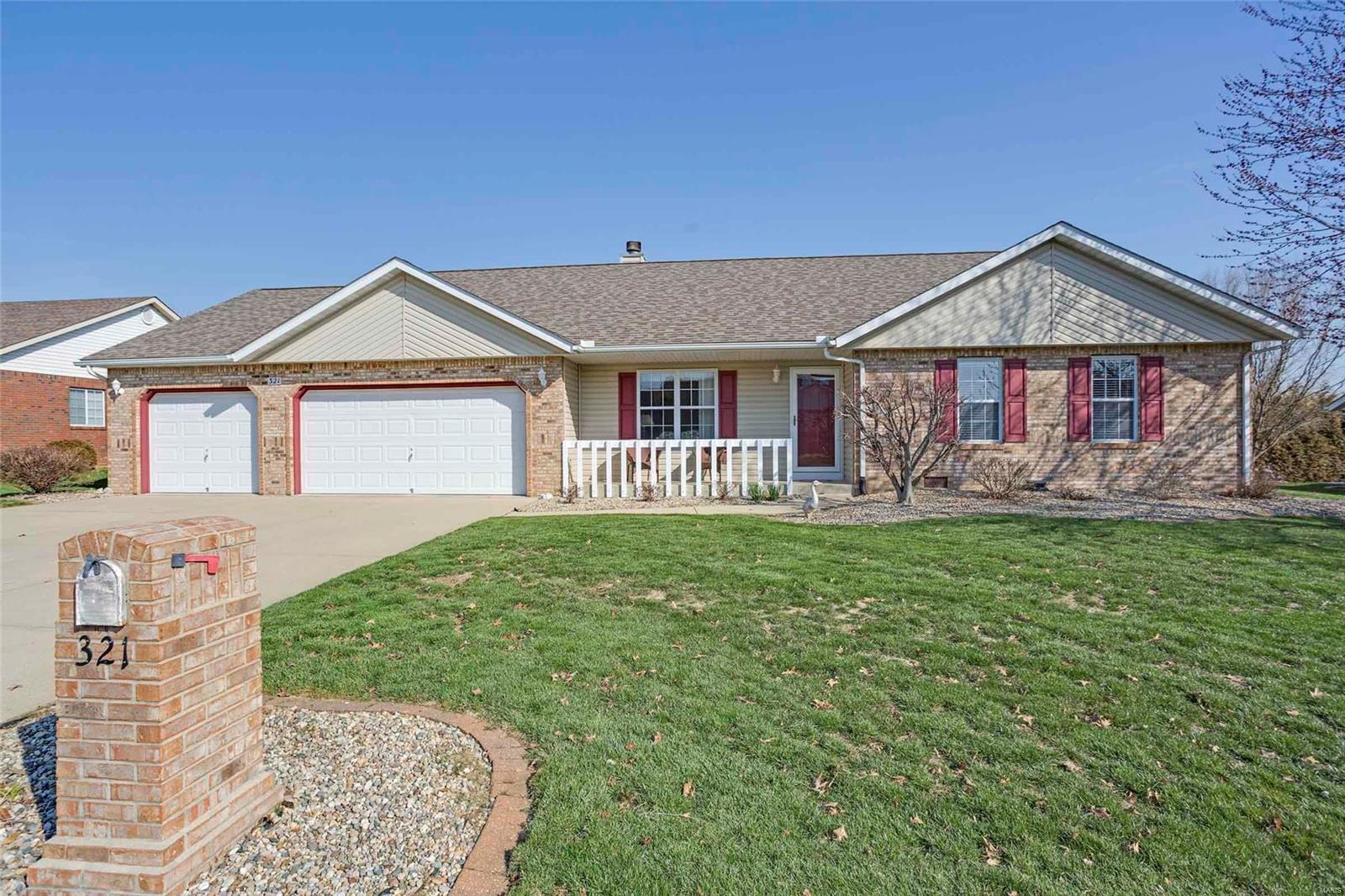 321 Benjamin Lane Waterloo, IL 62298 - Photo 1 of 33 Gallery Image 1