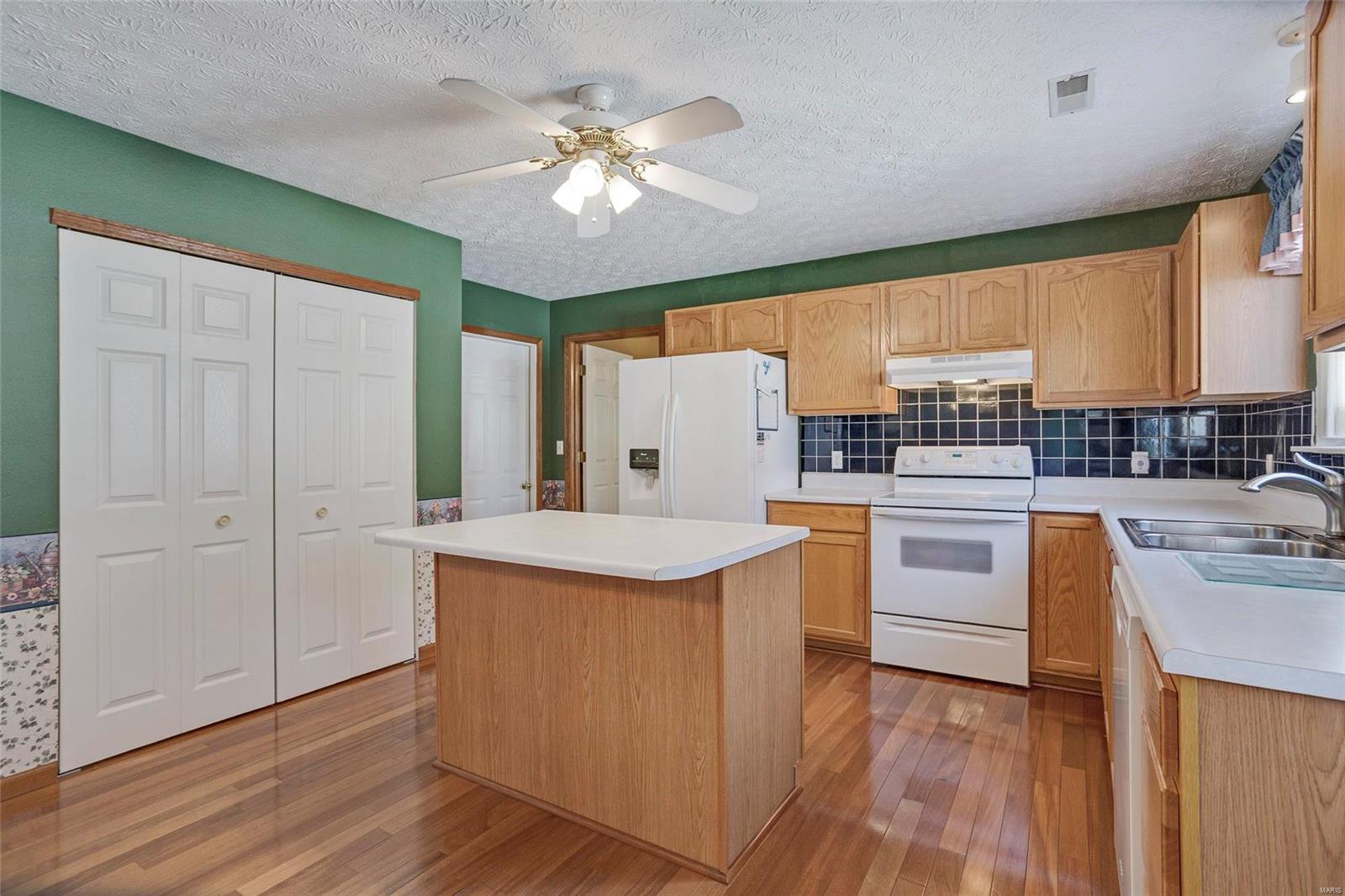 321 Benjamin Lane Waterloo, IL 62298 - Photo 12 of 33 Gallery Image 12