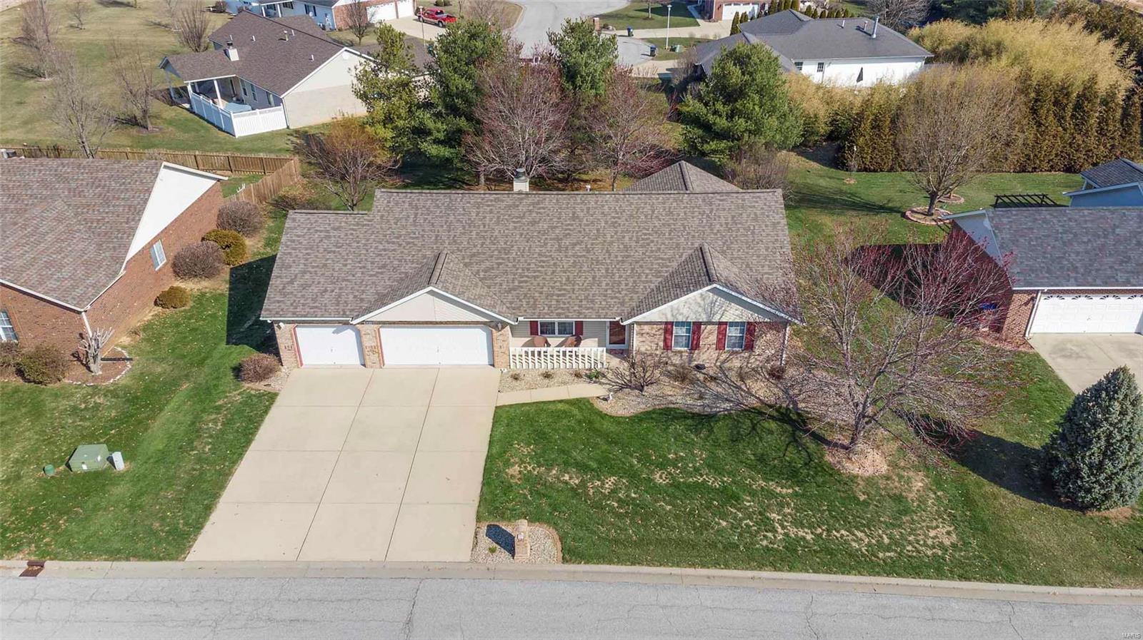321 Benjamin Lane Waterloo, IL 62298 - Photo 3 of 33 Gallery Image 3