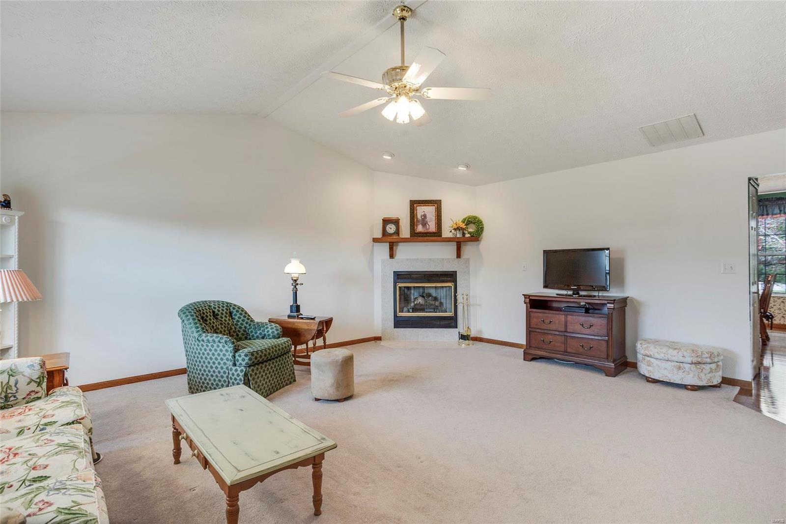 321 Benjamin Lane Waterloo, IL 62298 - Photo 5 of 33 Gallery Image 5