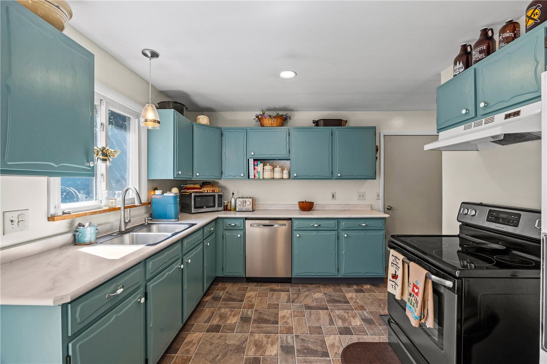 839 Crowley Road Farmington, NY 14425 - Photo 9 of 43 Kitchen
