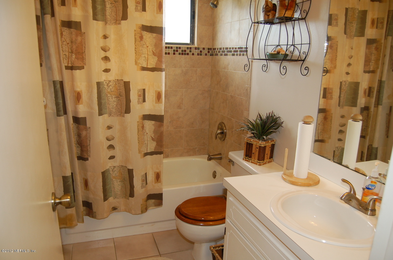 1460 Arends Road Jacksonville, FL 32218 - Photo 6 of 11 Bathroom 2