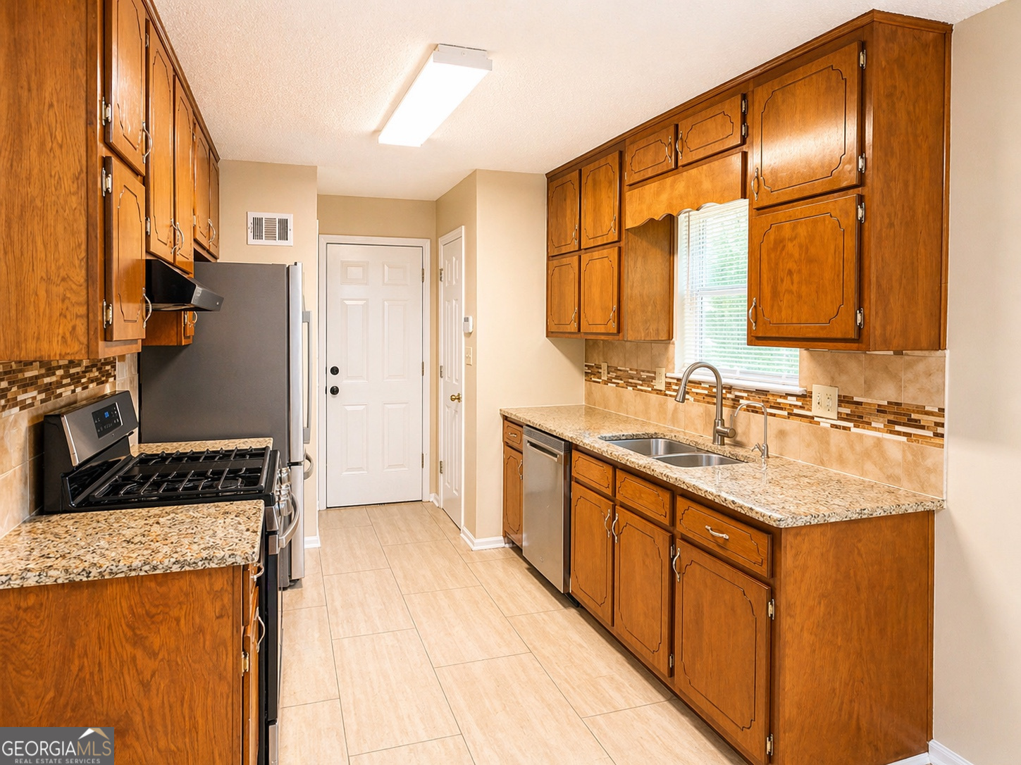 217 Briarpatch Court Stockbridge, GA 30281 - Photo 8 of 33