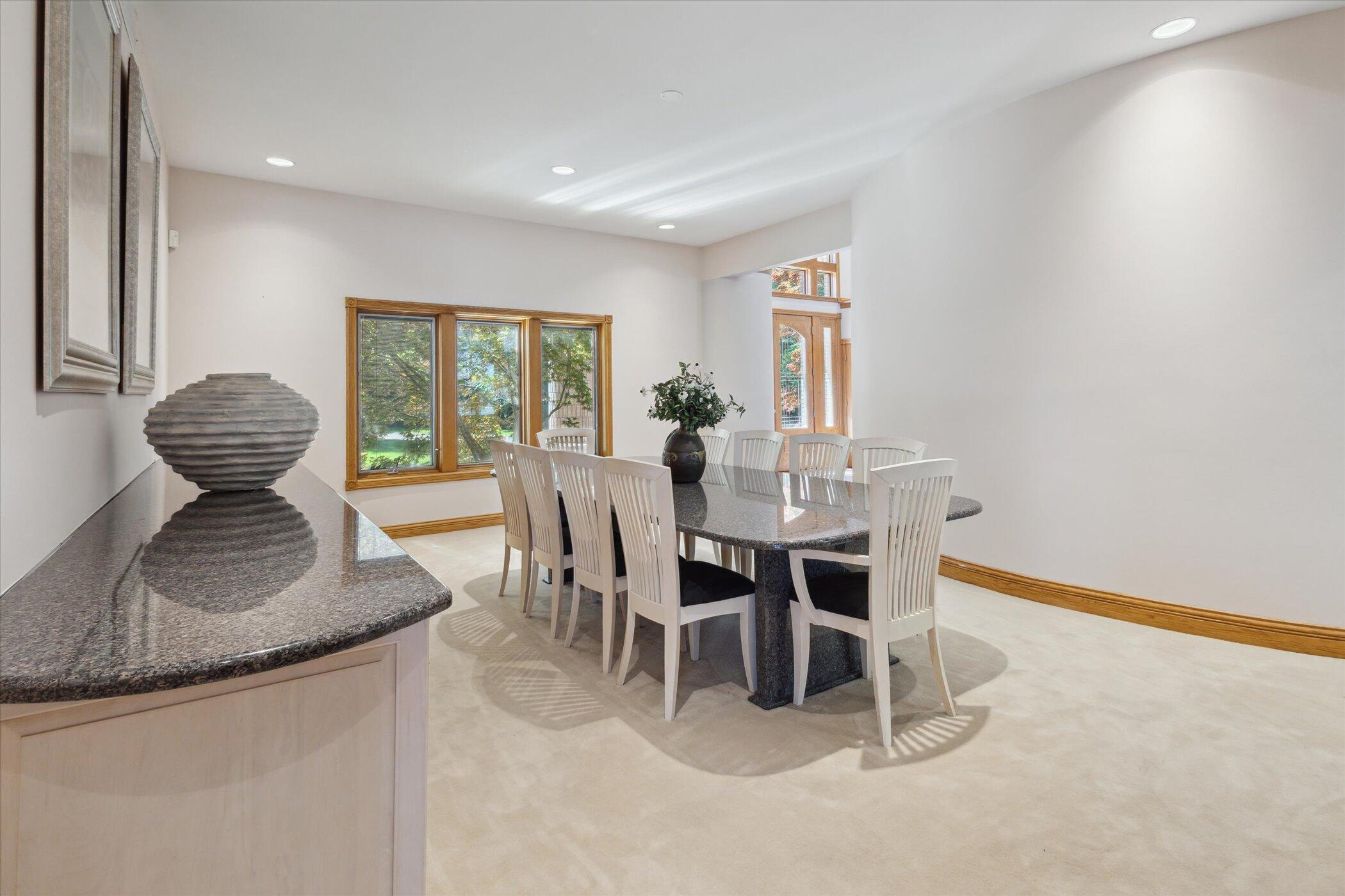 6076 Browns Lake Road Jackson, MI 49203 - Photo 16 of 90 15 Dining Room