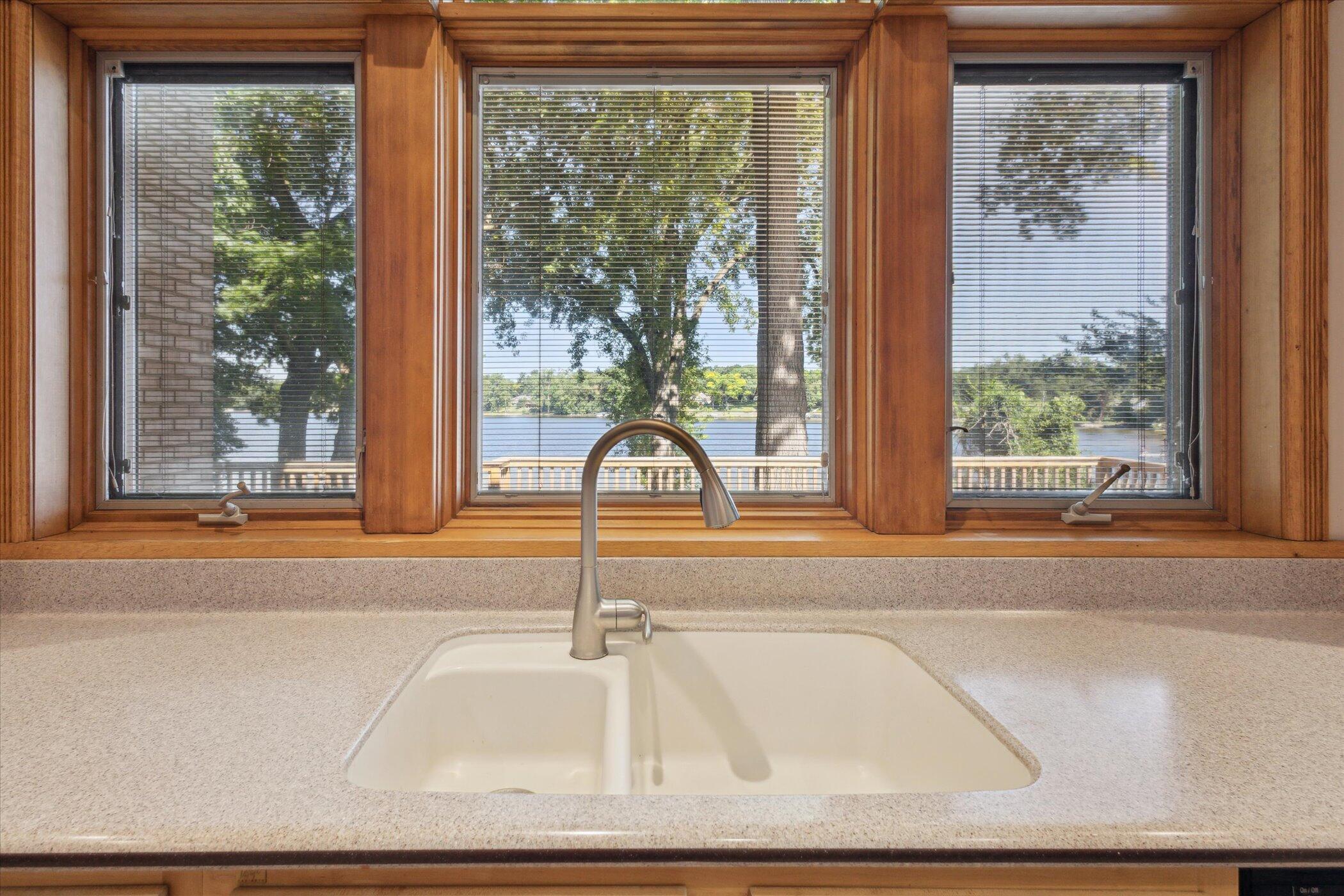 6076 Browns Lake Road Jackson, MI 49203 - Photo 20 of 90 19 Kitchen