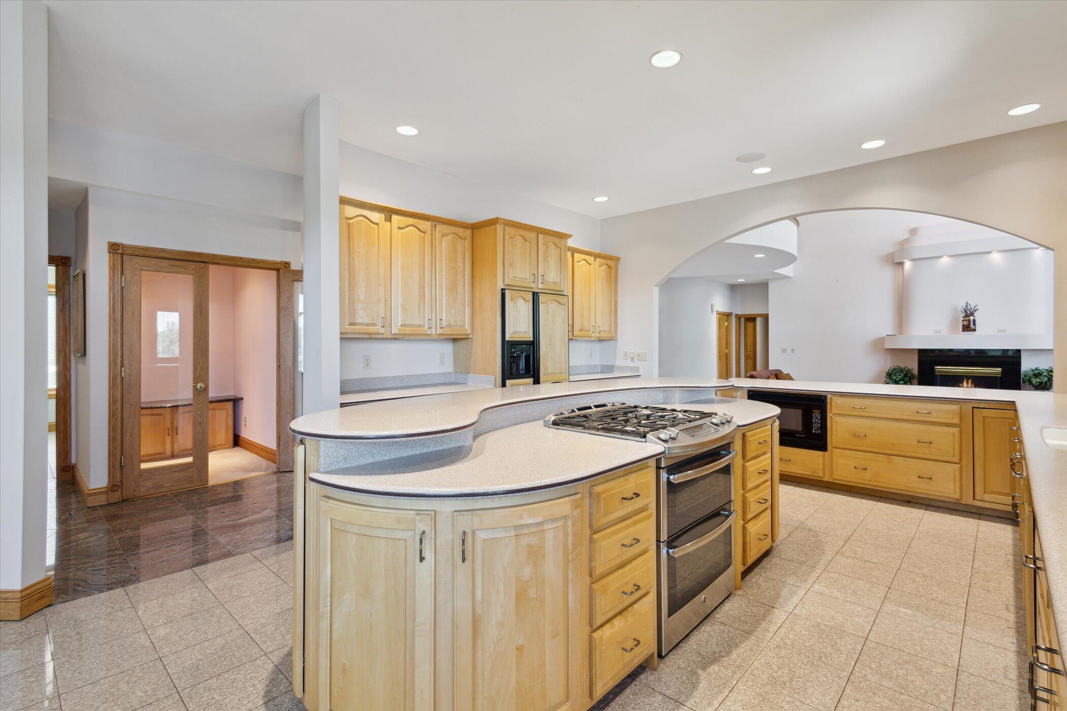 6076 Browns Lake Road Jackson, MI 49203 - Photo 21 of 90 20 Kitchen