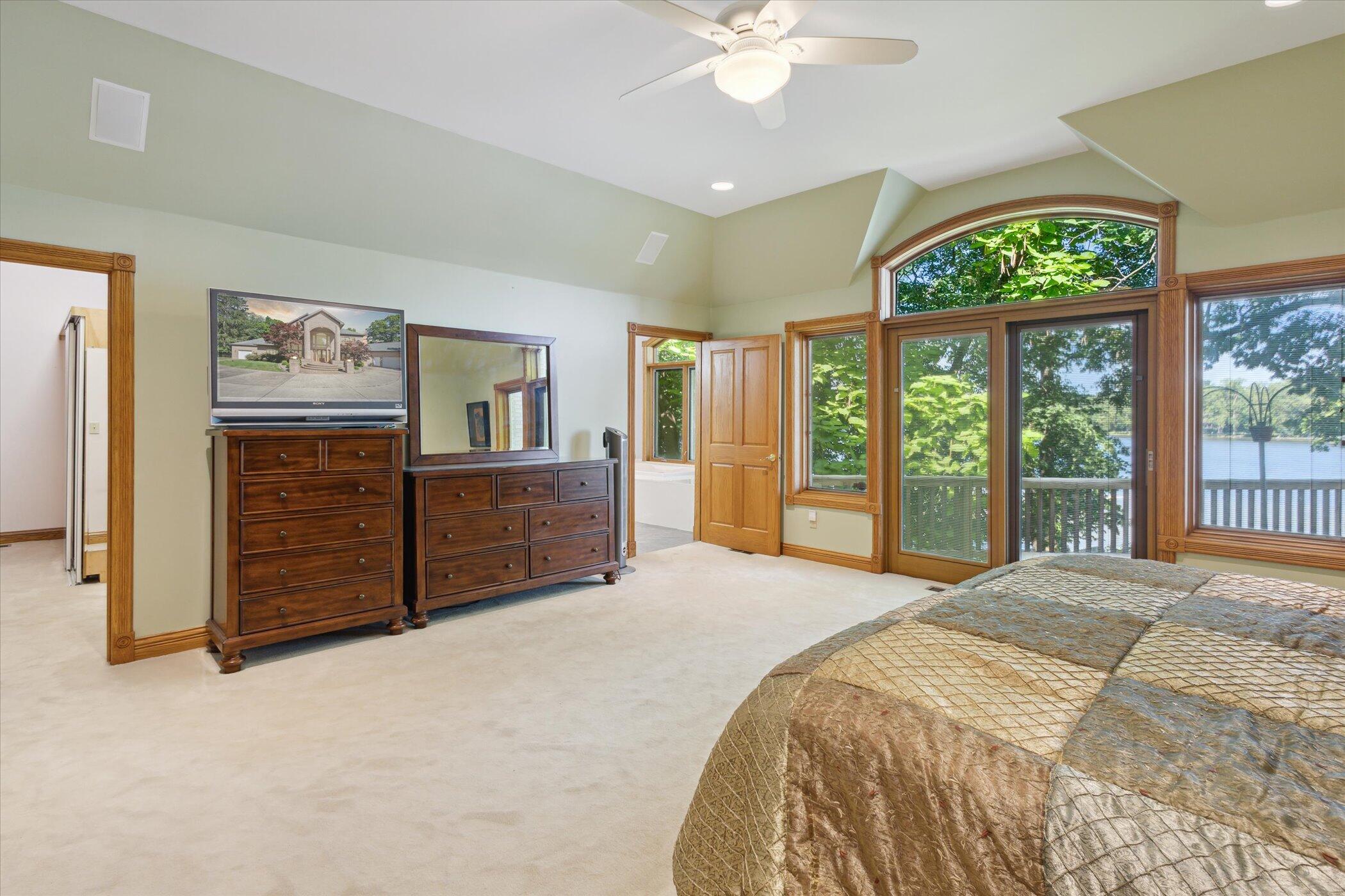 6076 Browns Lake Road Jackson, MI 49203 - Photo 23 of 90 22 Lvl 1 Primary Suite