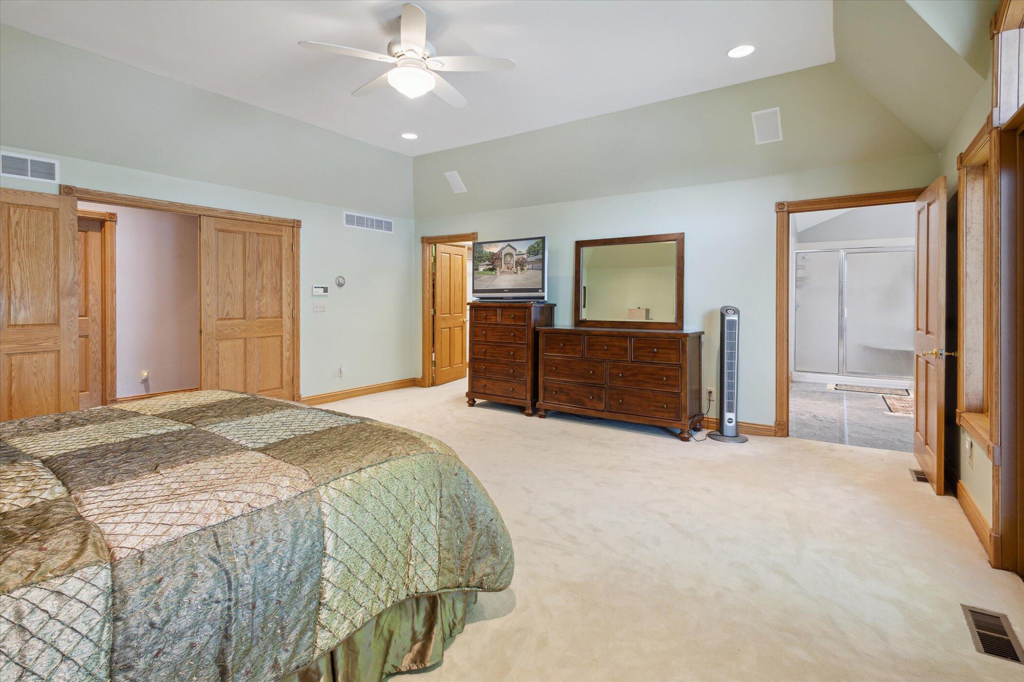 6076 Browns Lake Road Jackson, MI 49203 - Photo 25 of 90 24 Lvl 1 Primary Suite