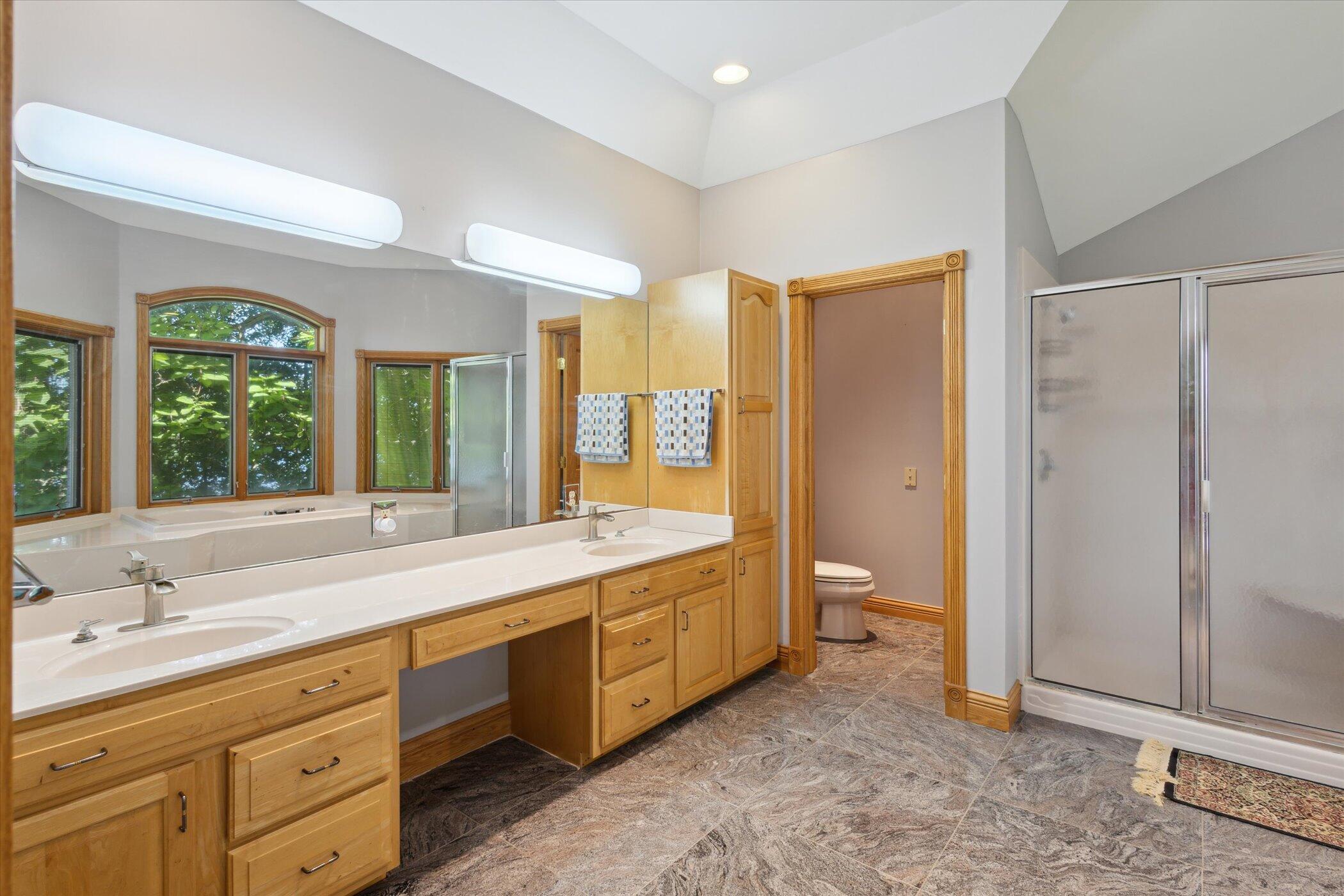 6076 Browns Lake Road Jackson, MI 49203 - Photo 26 of 90 25 Lvl 1 Primary Suite