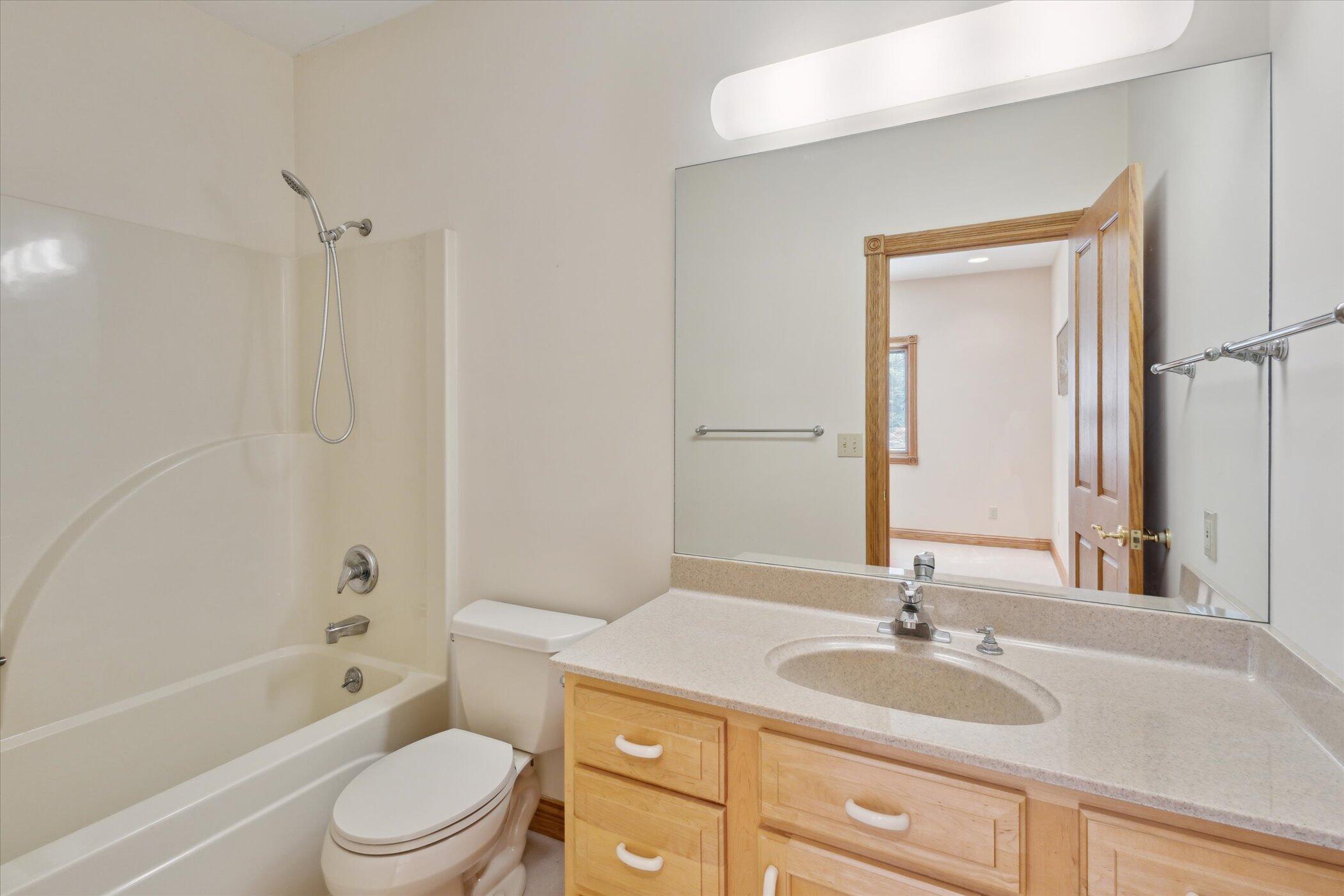 6076 Browns Lake Road Jackson, MI 49203 - Photo 44 of 90 43 Lvl 2 Suite 2