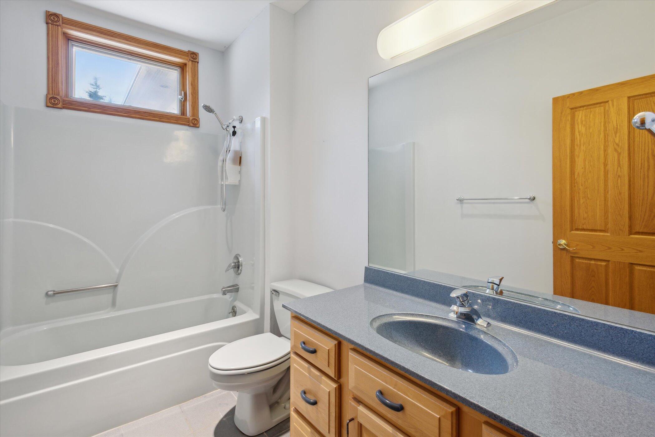 6076 Browns Lake Road Jackson, MI 49203 - Photo 47 of 90 46 Lvl 2 Suite 3