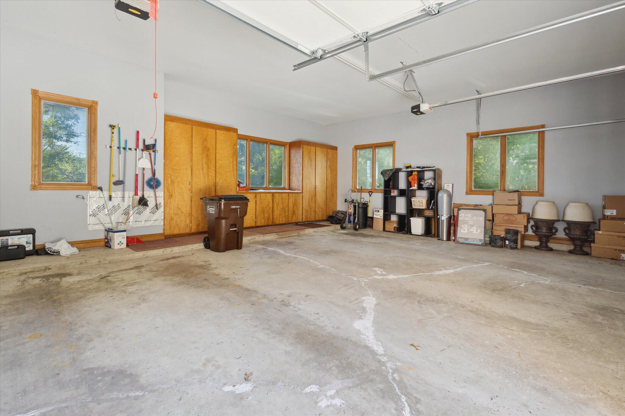 6076 Browns Lake Road Jackson, MI 49203 - Photo 69 of 90 69 Garage 1