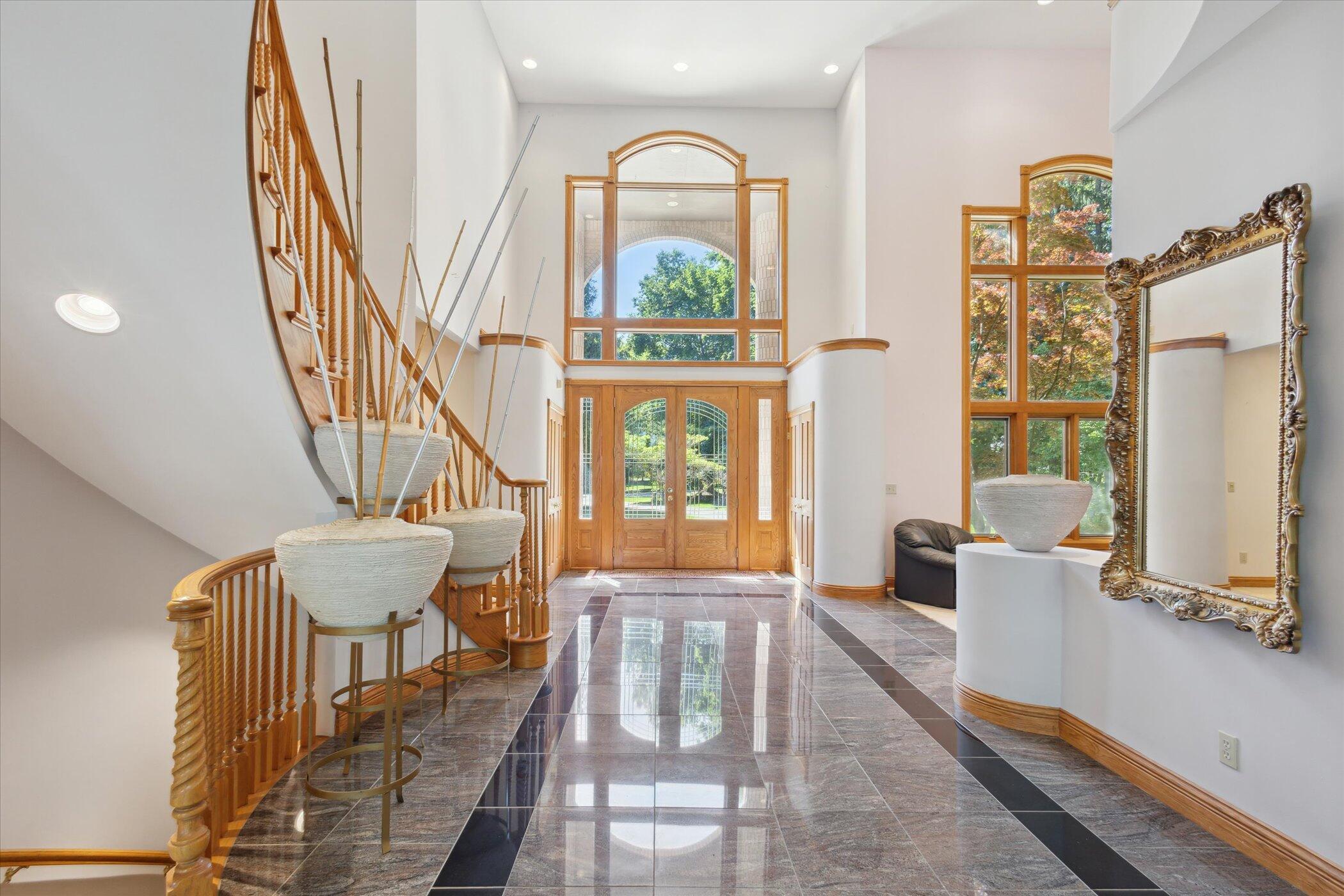 6076 Browns Lake Road Jackson, MI 49203 - Photo 7 of 90 6 Foyer