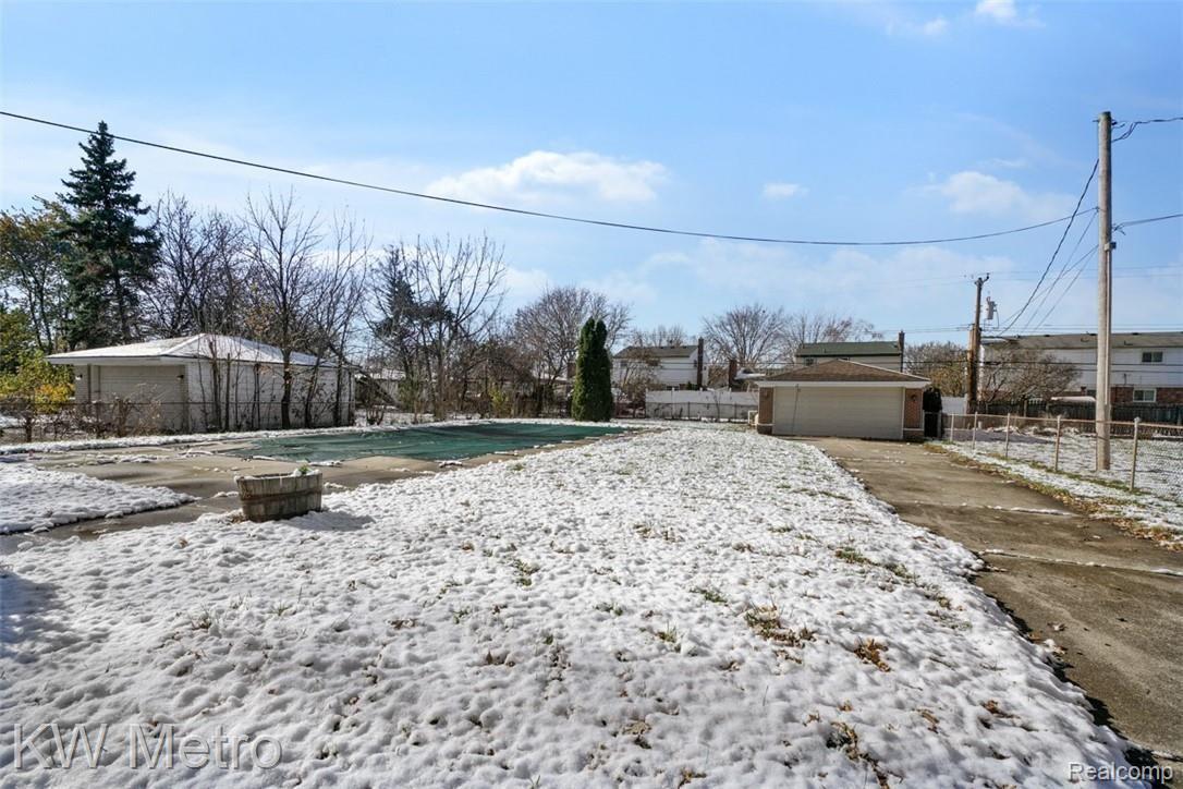 27283 Bunert Road Warren, MI 48088 - Photo 16 of 16 DSC01423(1).jpg