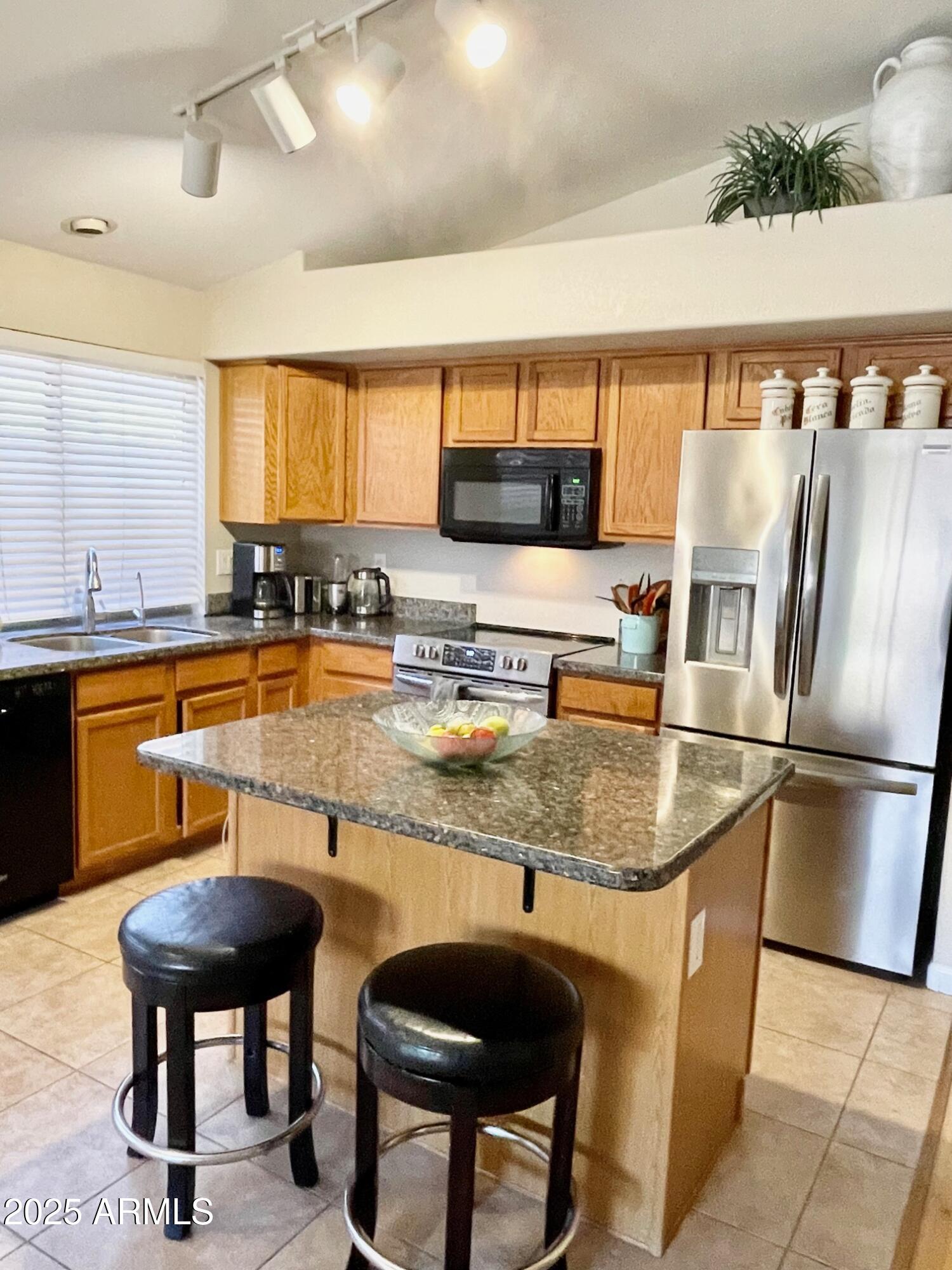 4708 East Weaver Road Phoenix, AZ 85050 - Photo 6 of 15 Kitchen