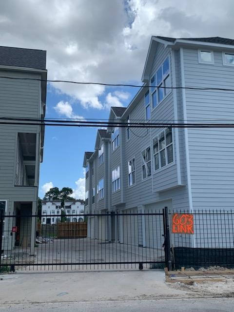 603 H Link Road Houston, TX 77009 - Photo 5 of 47