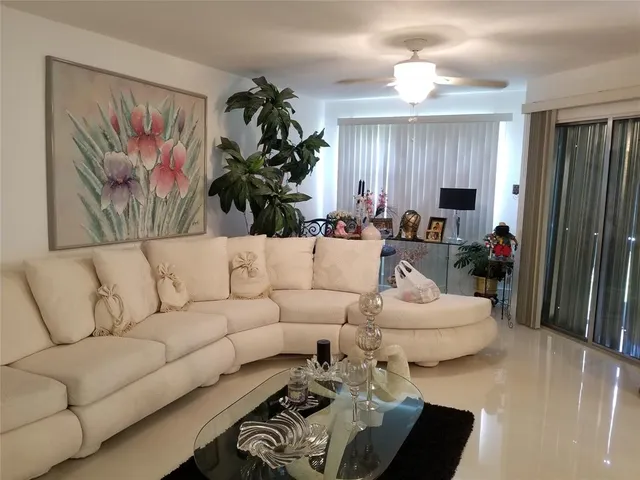 $1,700 | Undisclosed Address, Pembroke Pines, FL 33027