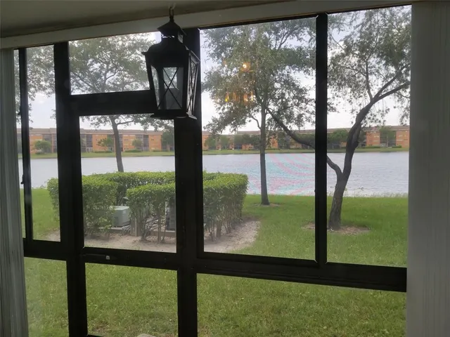 $1,700 | Undisclosed Address, Pembroke Pines, FL 33027