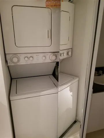 $1,700 | Undisclosed Address, Pembroke Pines, FL 33027