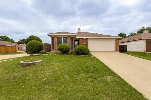 $1,900 | 1043 Palomino Drive, Little Elm, TX 75068