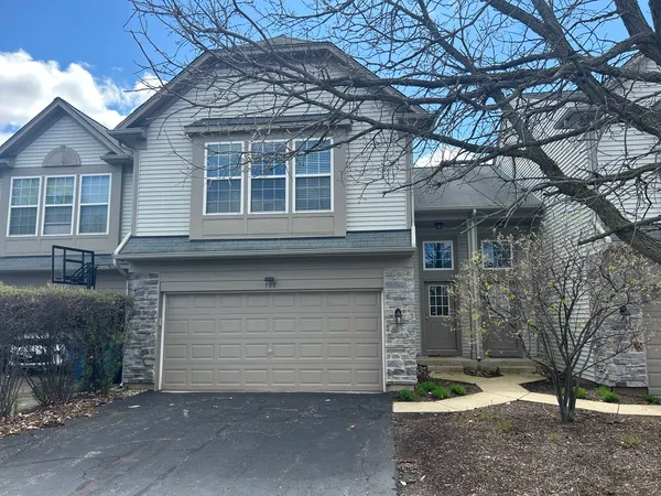 $2,600 | 508 Metropolitan Street, Aurora, IL 60502